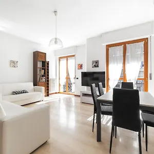 https://cenisio-m5-lovely-apartment-balcony-and-free-parking.it-lombardy.com